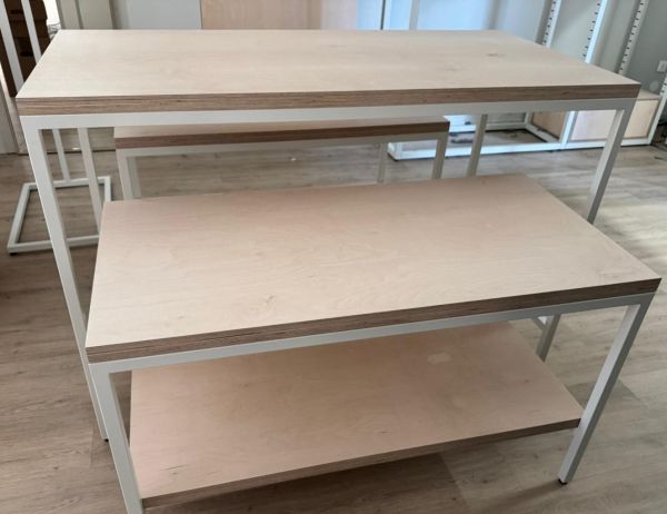 Petite table de présentation