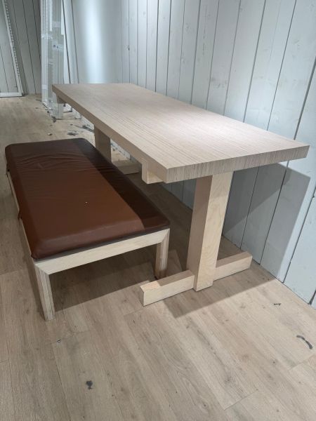 Table en bois (seule sans le banc)