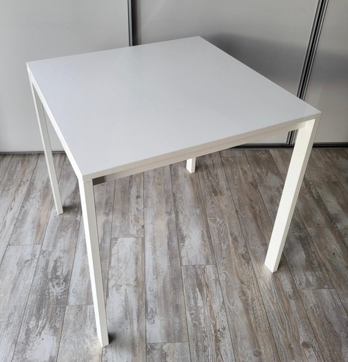 Table carrée