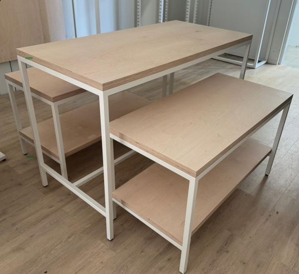 Grande table de présentation