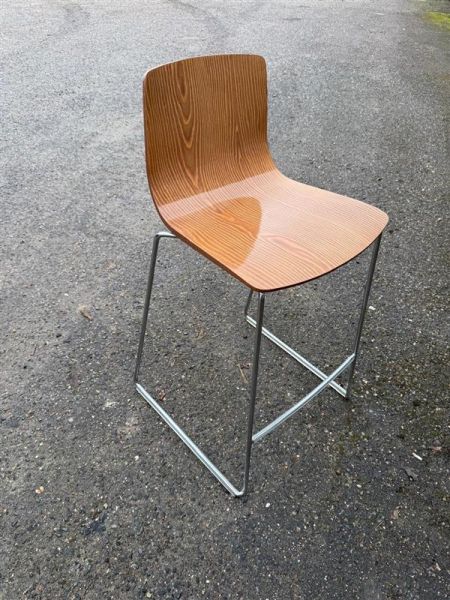 Chaise en bois verni ARPER