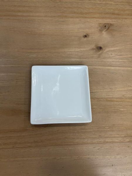 Petite assiette carrée de présentation