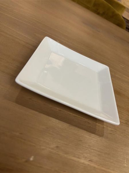 Petite assiette carrée de présentation