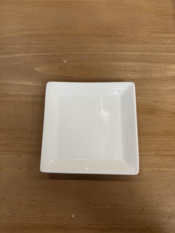 Petite assiette carrée de présentation