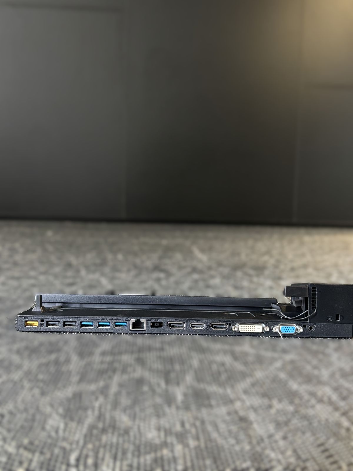 ThinkPad Basic Dock LENOVO - Lot de 4