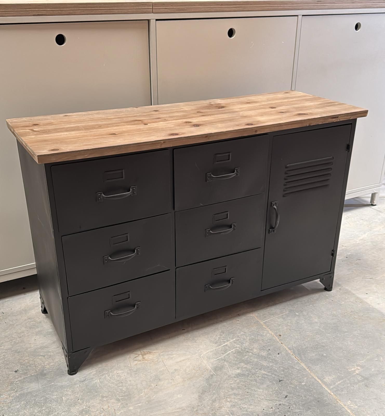 Commode métallique à 7 tiroirs